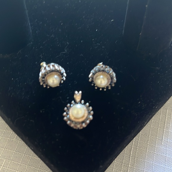 Pearl & Sapphire Blue Crystal Pendant & Earrings Set - Picture 3 of 8